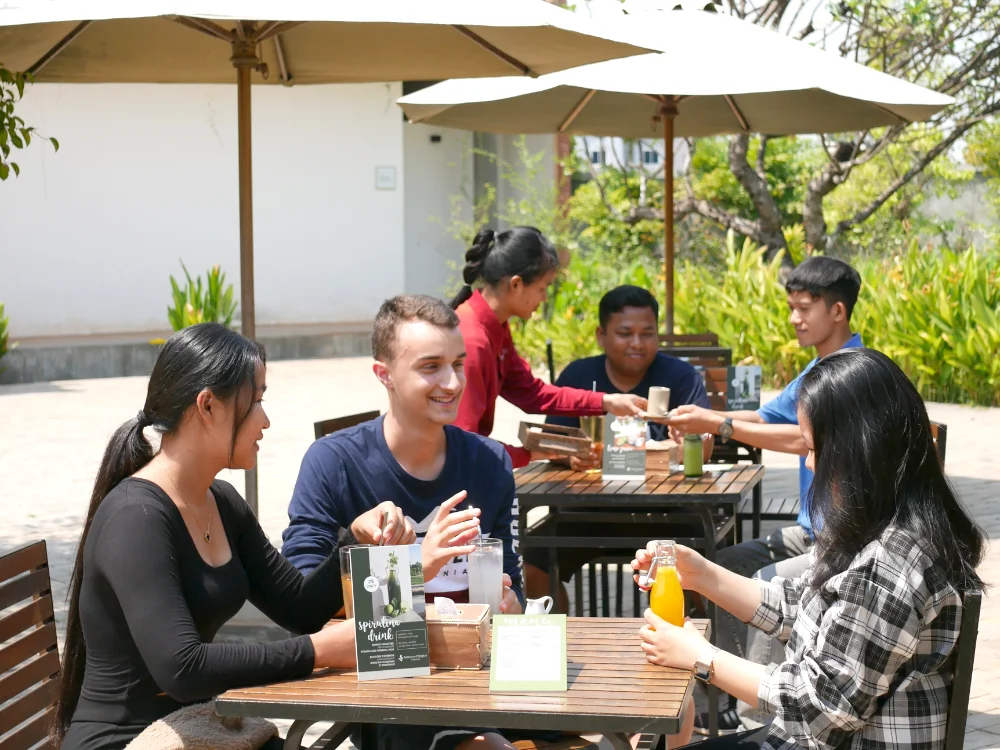 Tea & Coffee bar, after your shopping, enjoy some homemade juice, tea, coffee, ice cream and more..at our bar.