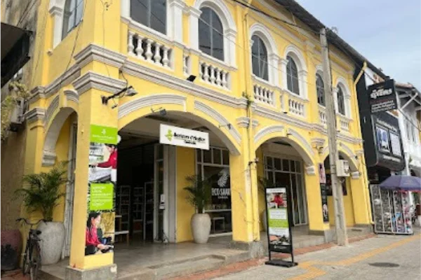Street view of Senteurs d'Angkor shop in Siem Reap (front of the Old market)